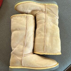 Authentic Ugg’s women’s size 8